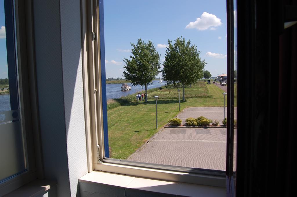 Buitenplaats T Ges Sneek Ruang foto