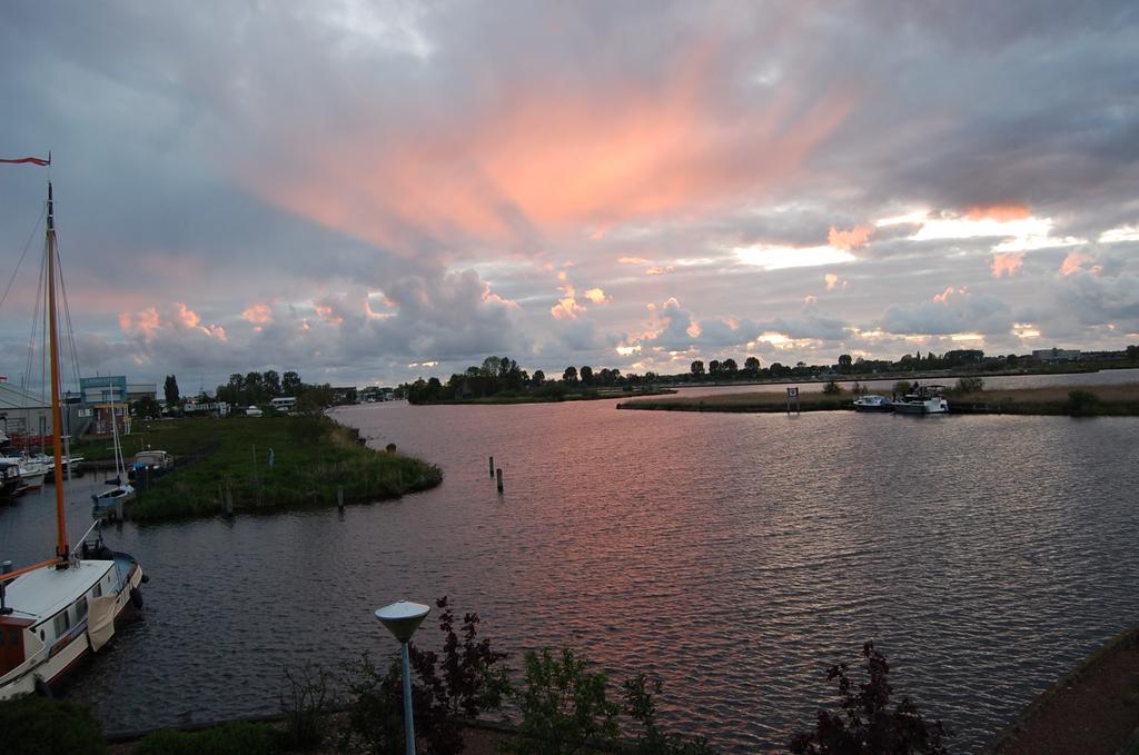 Buitenplaats T Ges Sneek Ruang foto