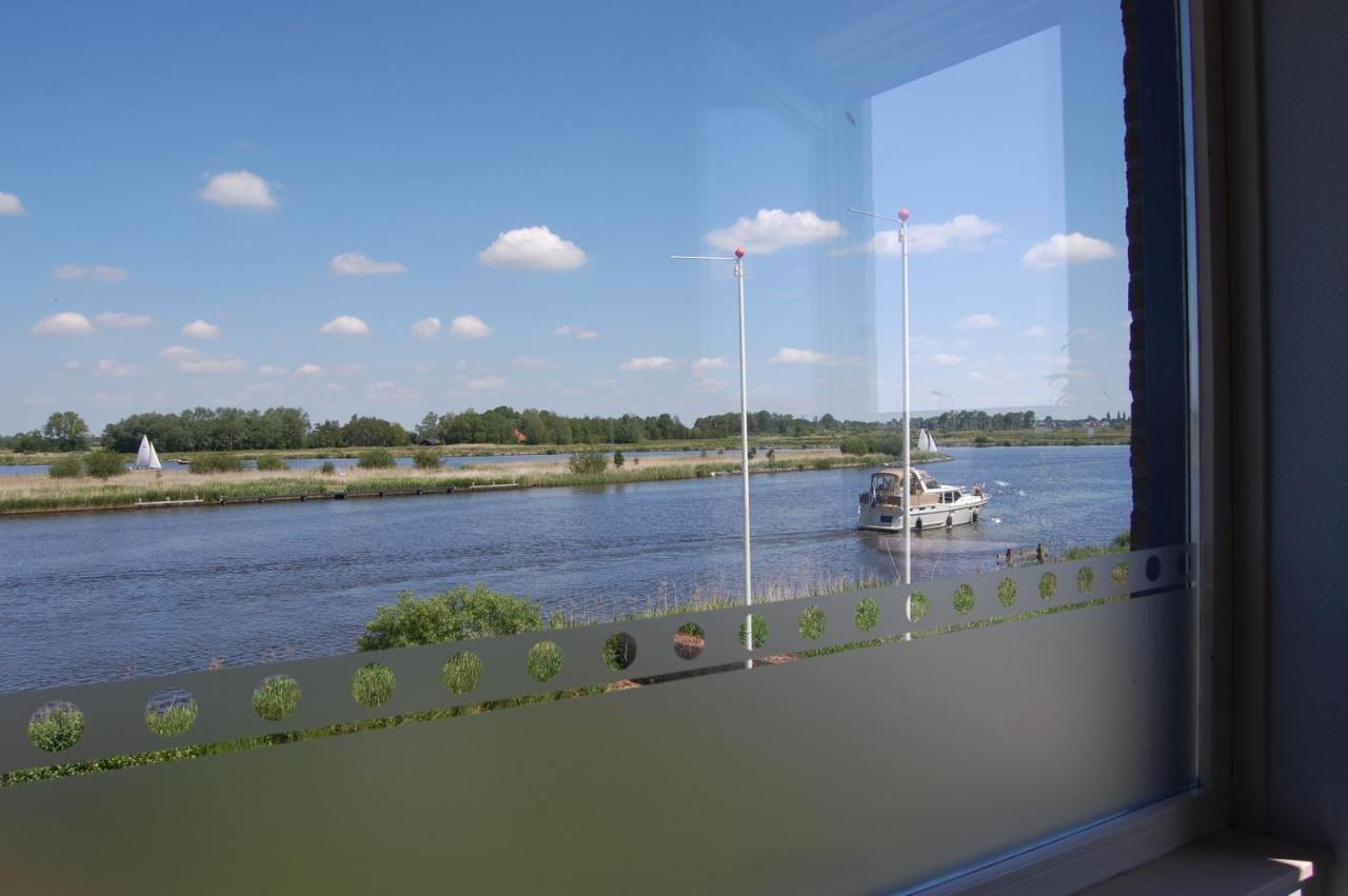 Buitenplaats T Ges Sneek Ruang foto